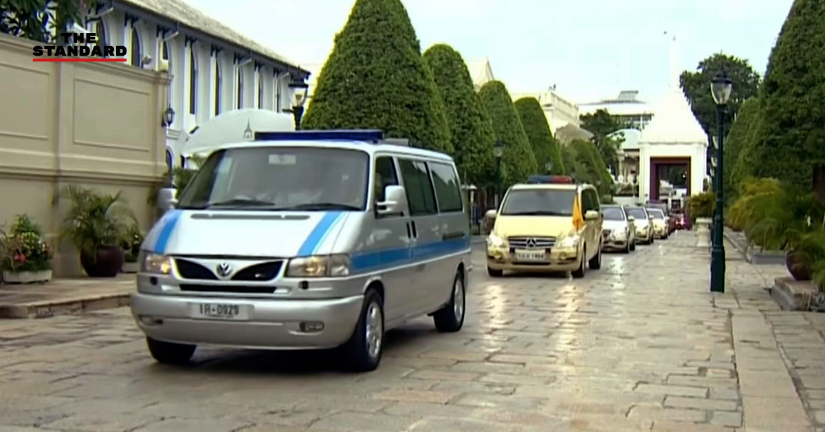 ขบวนพระบรมศพ สมเด็จพระพันปีหลวง ถึง พระบรมมหาราชวัง ทรงใช้รถพระที่นั่ง เจมส์ บอนด์ คันประวัติศาสตร์อีกครั้ง