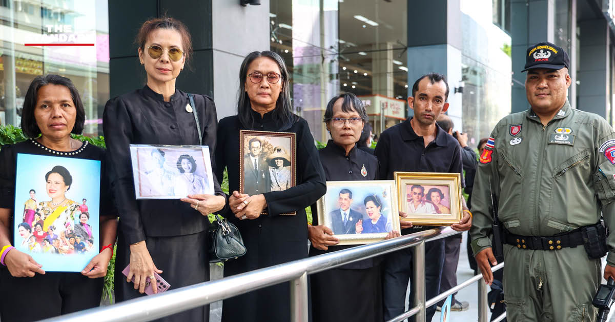 ประชาชนทยอยเดินทางเข้า รพ.จุฬาฯ ลงนามถวายความอาลัย-จับจองที่นั่งรอส่งเสด็จ สมเด็จพระพันปีหลวง สู่ พระบรมมหาราชวัง ในเวลา 16.00 น.