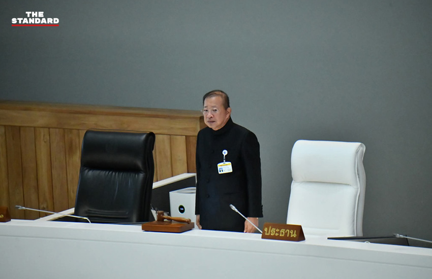 ที่ประชุม สว. ยืนถวายความอาลัย สมเด็จพระพันปีหลวง 2
