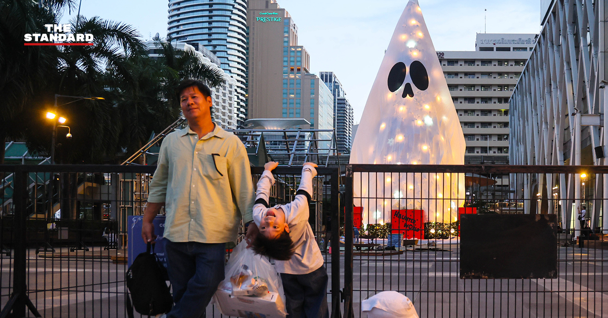 Spooky Boo ผียักษ์สุดคิ้วท์ ฉลอง ฮาโลวีน ผสมผสาน คริสต์มาสในหนึ่งเดียว