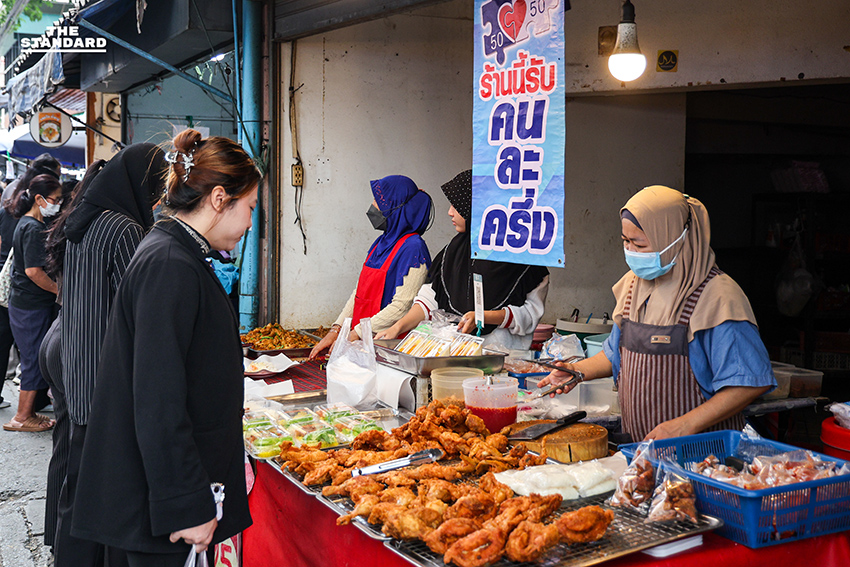 ‘คนละครึ่งพลัส’ วันแรกคึกคัก ประชาชนแห่ใช้สิทธิ พ่อค้าแม่ค้าชี้ช่วยดันยอดสินค้าแพง 1