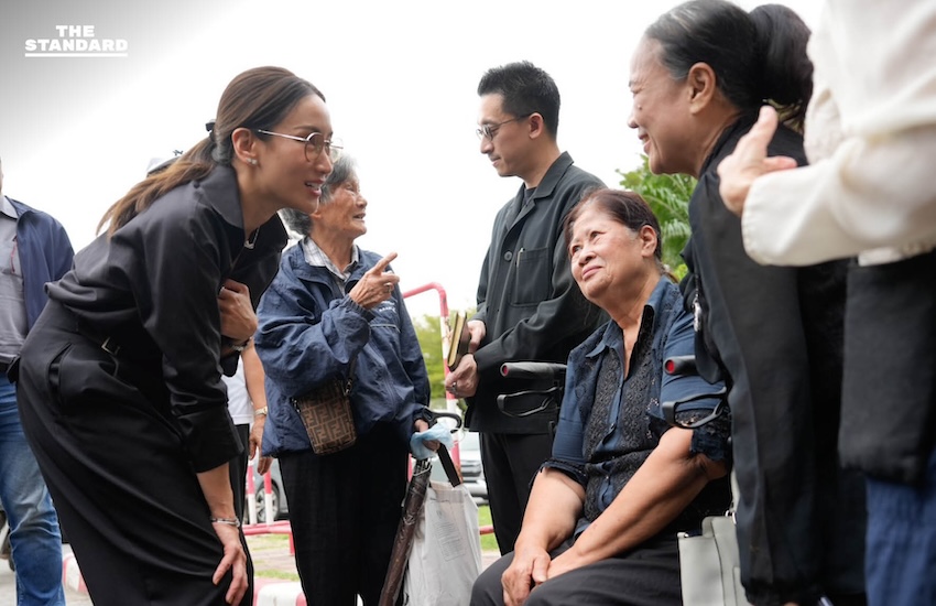 เอม พินทองทา พร้อมสามี เข้าเยี่ยม ทักษิณ ที่ คลองเปรม เผยอดีตนายกฯ ปรับตัวได้ดี-ส่งกำลังใจให้ลูก 4