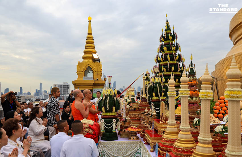 วัดสระเกศจัดพิธีอัญเชิญผ้าแดงขึ้นห่มองค์พระเจดีย์ภูเขาทอง พร้อมงดกิจกรรมบันเทิง อาลัยสมเด็จพระพันปีหลวง 11