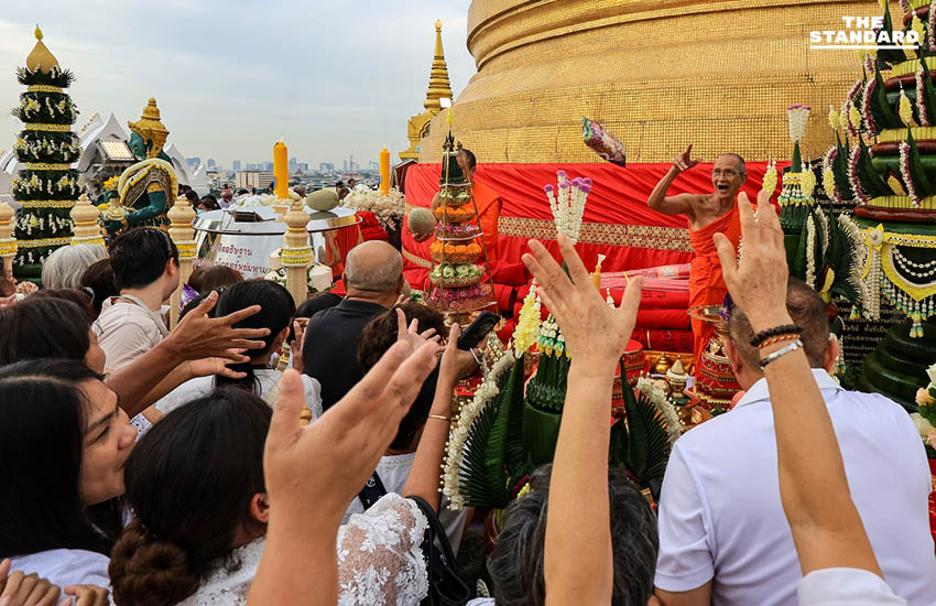 วัดสระเกศจัดพิธีอัญเชิญผ้าแดงขึ้นห่มองค์พระเจดีย์ภูเขาทอง พร้อมงดกิจกรรมบันเทิง อาลัยสมเด็จพระพันปีหลวง 14