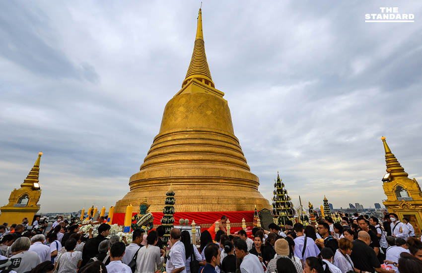 วัดสระเกศจัดพิธีอัญเชิญผ้าแดงขึ้นห่มองค์พระเจดีย์ภูเขาทอง พร้อมงดกิจกรรมบันเทิง อาลัยสมเด็จพระพันปีหลวง 2
