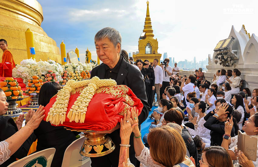 วัดสระเกศจัดพิธีอัญเชิญผ้าแดงขึ้นห่มองค์พระเจดีย์ภูเขาทอง พร้อมงดกิจกรรมบันเทิง อาลัยสมเด็จพระพันปีหลวง 3