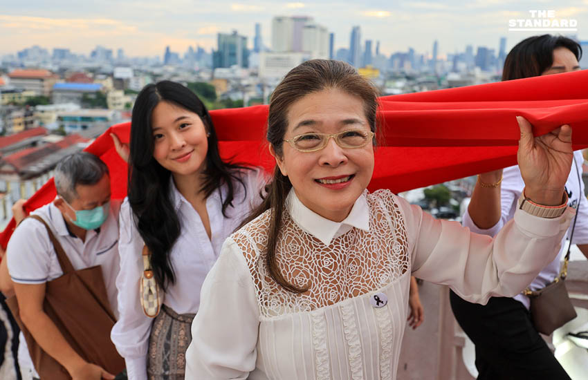 วัดสระเกศจัดพิธีอัญเชิญผ้าแดงขึ้นห่มองค์พระเจดีย์ภูเขาทอง พร้อมงดกิจกรรมบันเทิง อาลัยสมเด็จพระพันปีหลวง 5