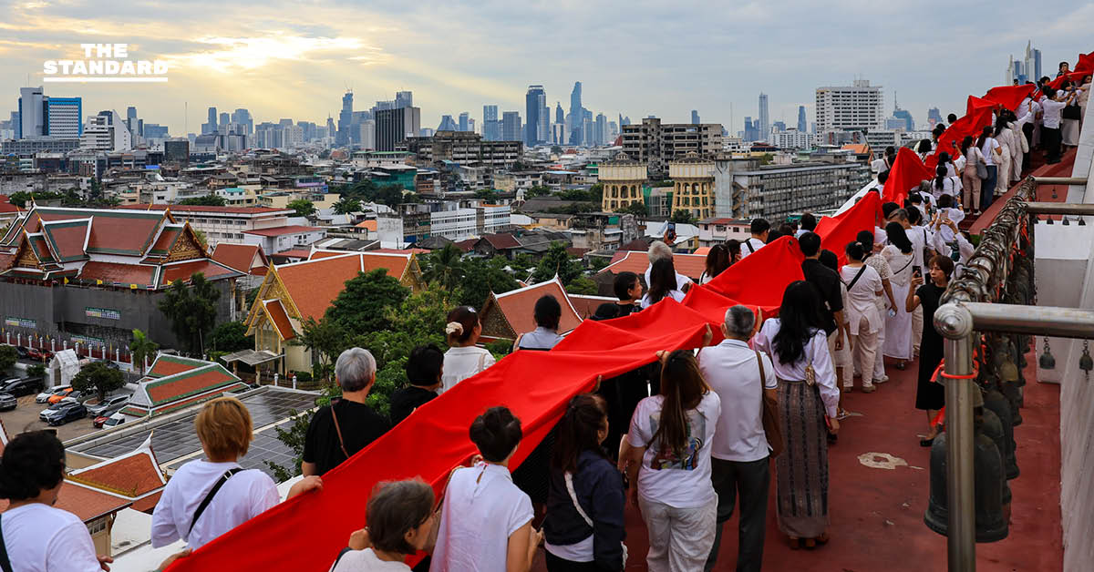 วัดสระเกศจัดพิธีอัญเชิญผ้าแดงขึ้นห่มองค์พระเจดีย์ภูเขาทอง พร้อมงดกิจกรรมบันเทิง อาลัยสมเด็จพระพันปีหลวง