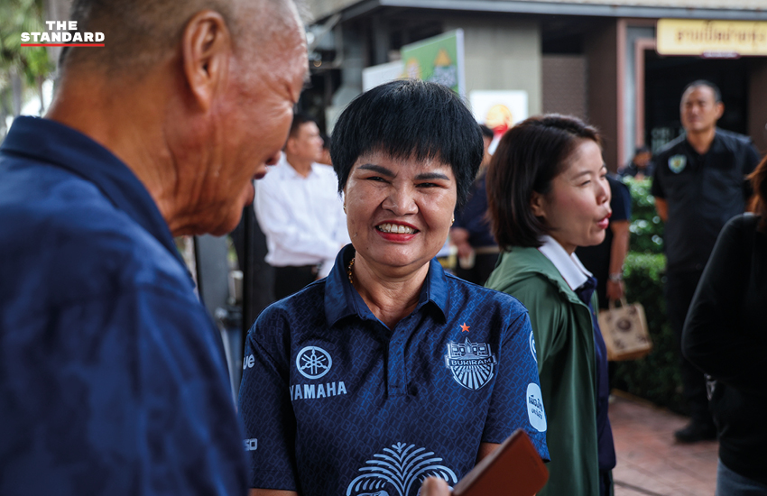 ศรีนวล บุญลือ 
