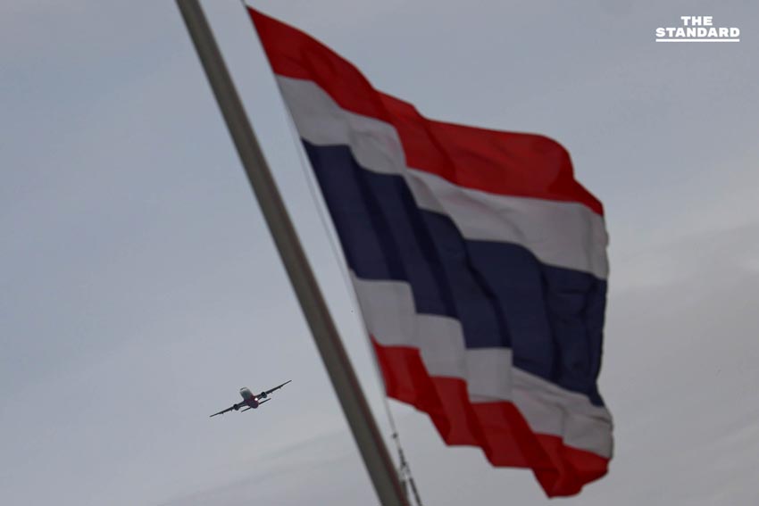 สัมผัสอากาศเย็น ชวนสังเกตเครื่องบินบินผ่านเขตเมือง รับลมหนาว