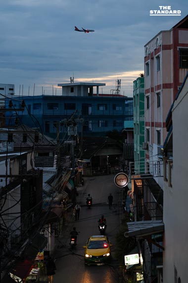 สัมผัสอากาศเย็น ชวนสังเกตเครื่องบินบินผ่านเขตเมือง รับลมหนาว