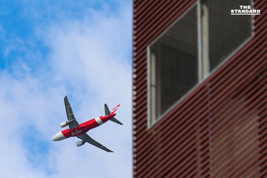 สัมผัสอากาศเย็น ชวนสังเกตเครื่องบินบินผ่านเขตเมือง รับลมหนาว