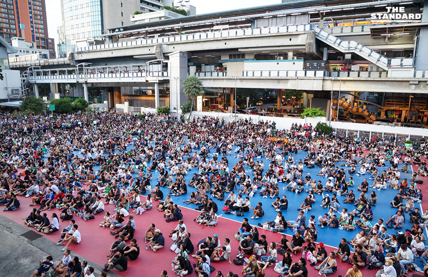 ปรากฏการณ์สนามแตก บอล 7HD กองเชียร์ทะลัก 2 หมื่นที่นั่ง เกาะจอดูเกมด้านนอก 1