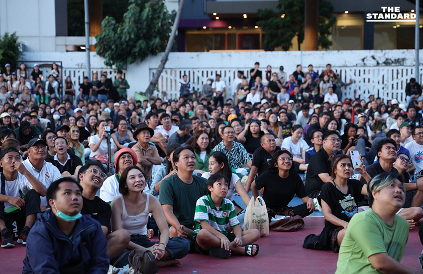 ปรากฏการณ์สนามแตก บอล 7HD กองเชียร์ทะลัก 2 หมื่นที่นั่ง เกาะจอดูเกมด้านนอก 2