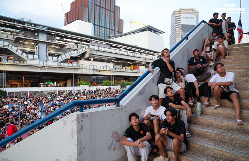 ปรากฏการณ์สนามแตก บอล 7HD กองเชียร์ทะลัก 2 หมื่นที่นั่ง เกาะจอดูเกมด้านนอก 4