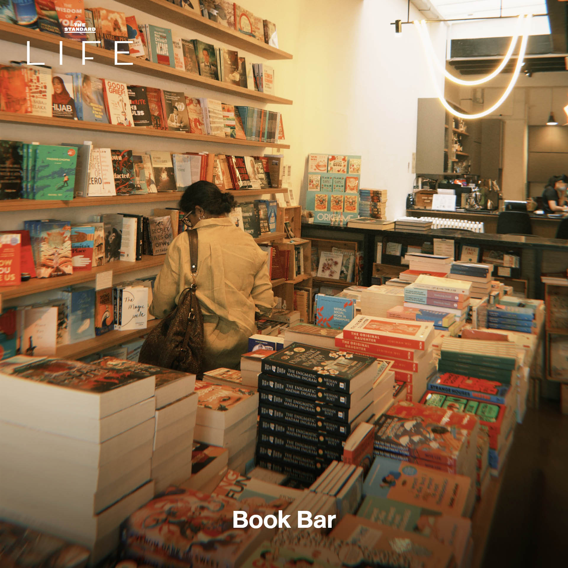 singapore-city-bookshelf