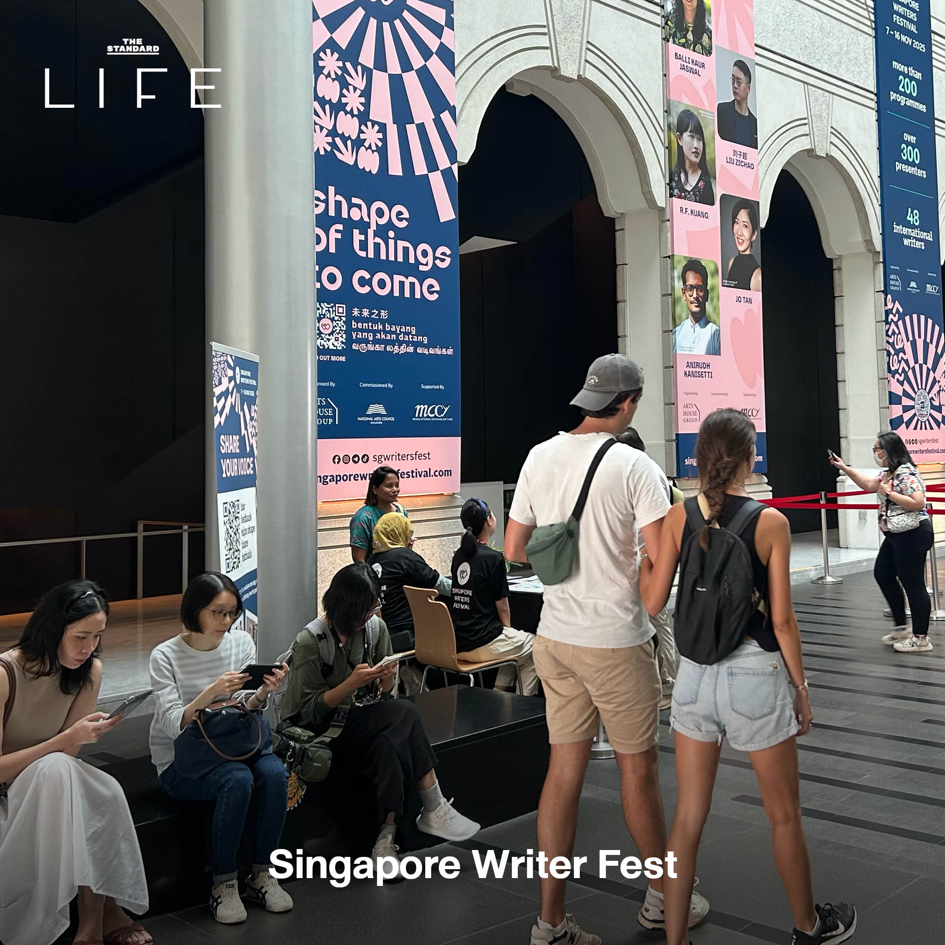 singapore-city-bookshelf