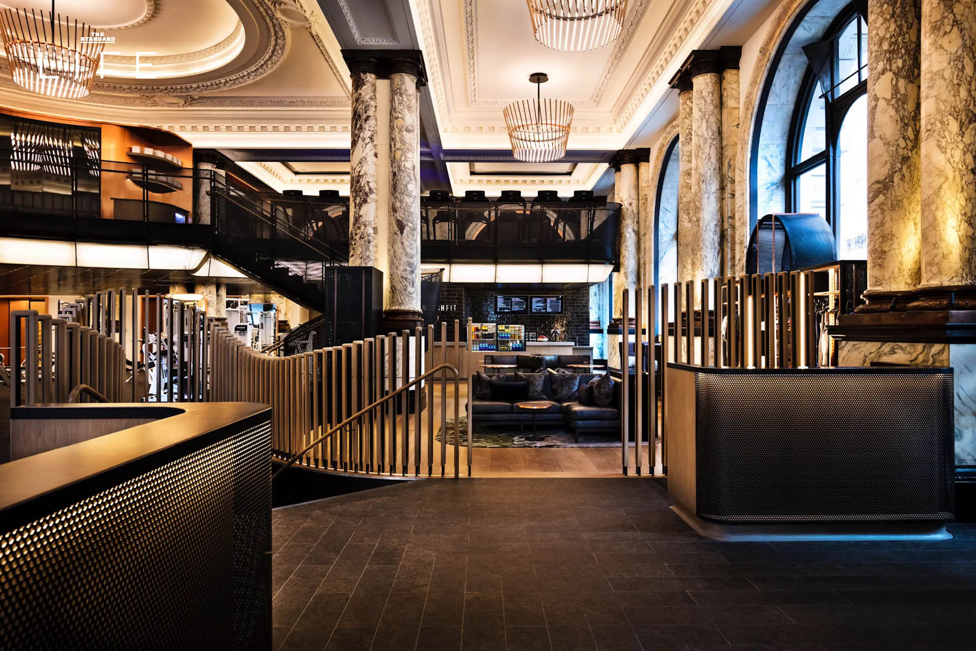 Equinox ฟิตเนสไฮเอนด์