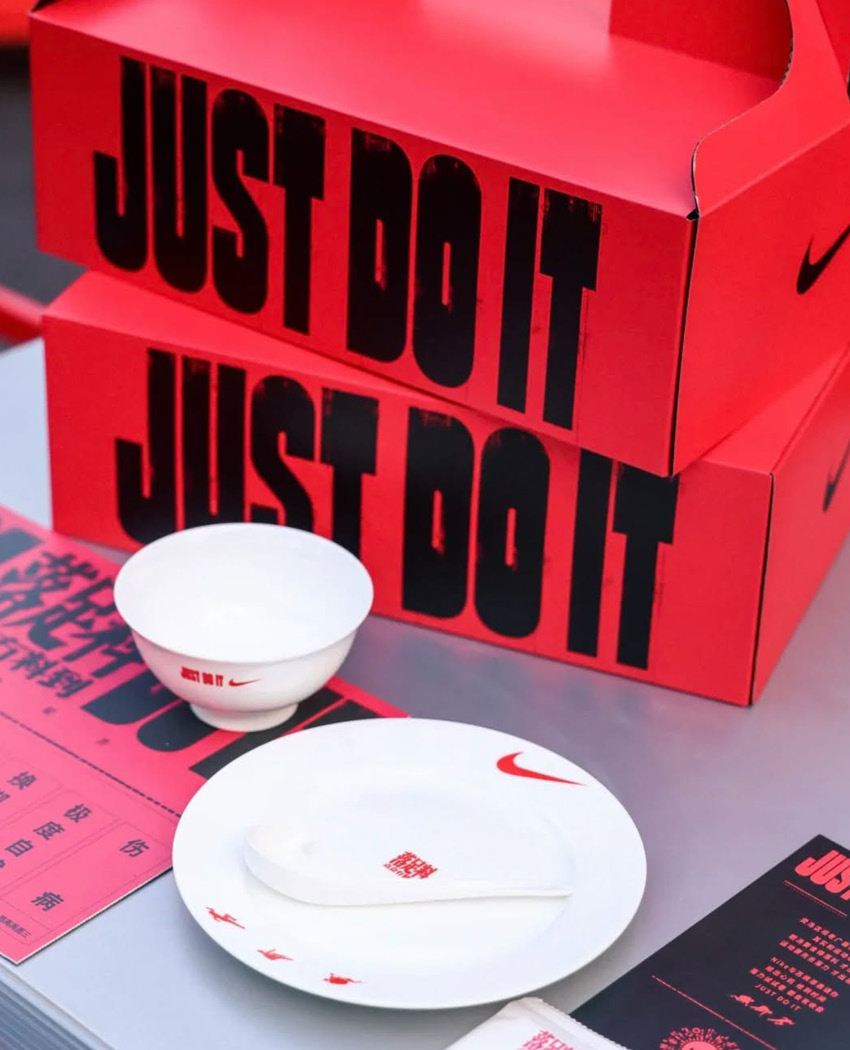 ร้านซุปสไตล์กวางตุ้งแบบ Pop-Up ของ Nike ที่มีโลโก้ซ่อนอยู่