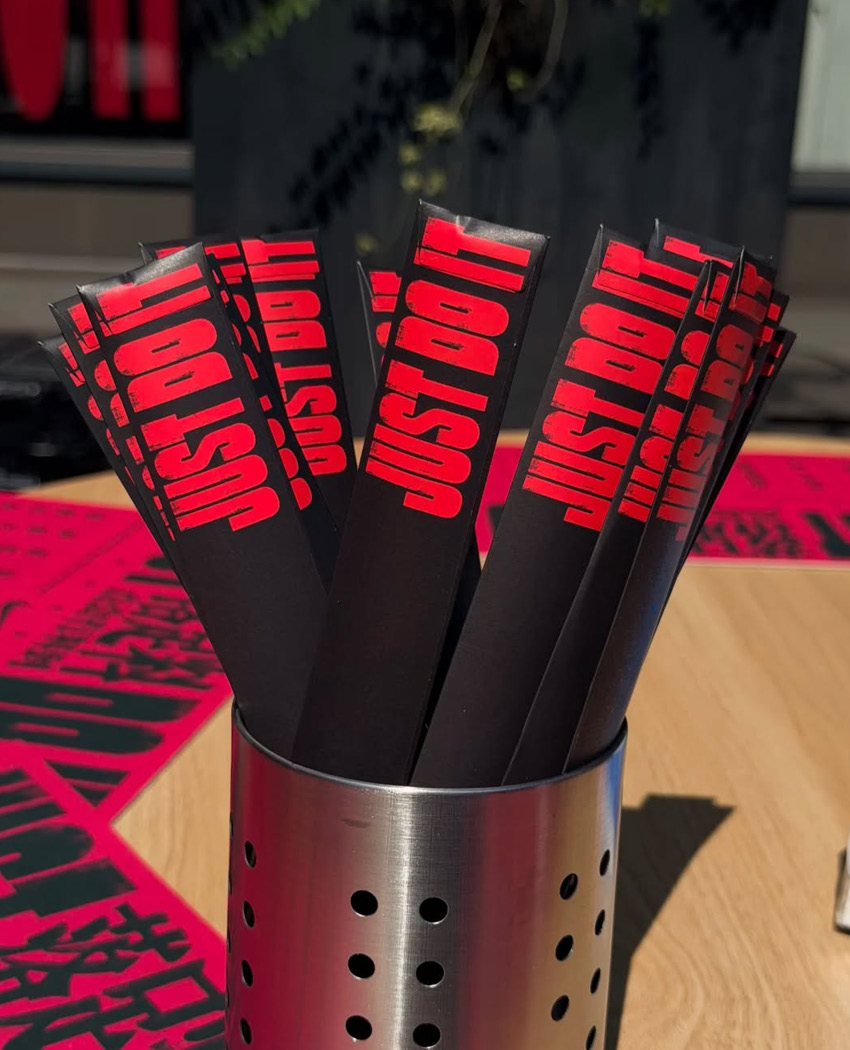 ร้านซุปสไตล์กวางตุ้งแบบ Pop-Up ของ Nike ที่มีโลโก้ซ่อนอยู่