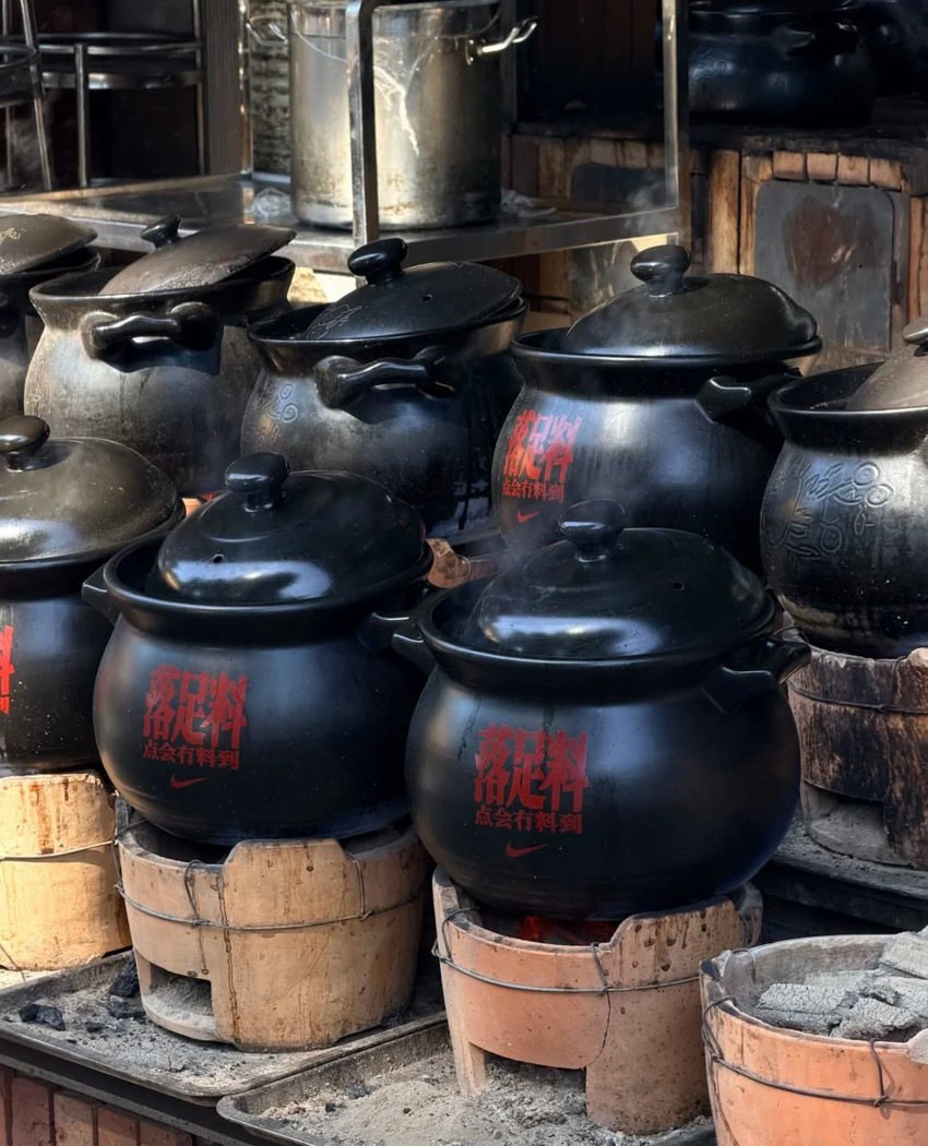 ร้านซุปสไตล์กวางตุ้งแบบ Pop-Up ของ Nike ที่มีโลโก้ซ่อนอยู่