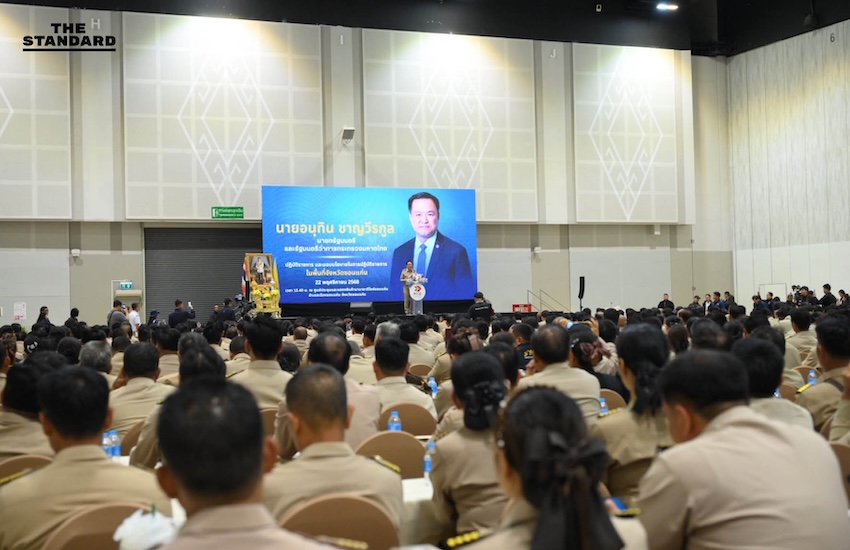 ภาพอนุทิน ชาญวีรกูล ขณะกล่าวปราศรัยที่ศูนย์การประชุมไคซ์ ขอนแก่น