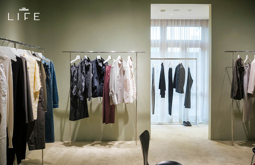 เอมมี่ มรกต ในชุดแฟชั่นที่โดดเด่น