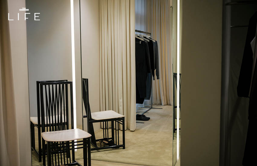 เอมมี่ มรกต ในชุดแฟชั่นที่โดดเด่น