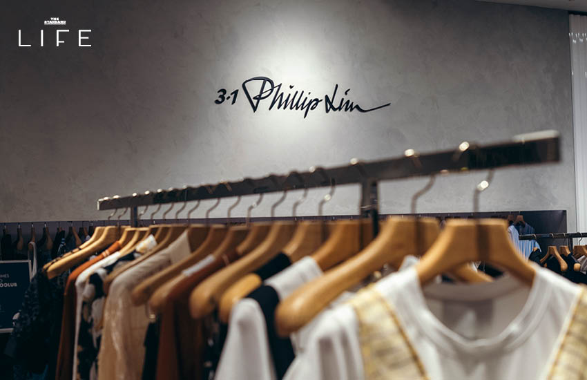 เอมมี่ มรกต ในชุดแฟชั่นที่โดดเด่น