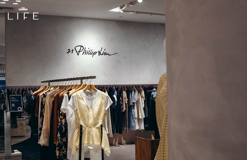 เอมมี่ มรกต ในชุดแฟชั่นที่โดดเด่น