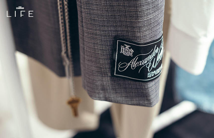 เอมมี่ มรกต ในชุดแฟชั่นที่โดดเด่น