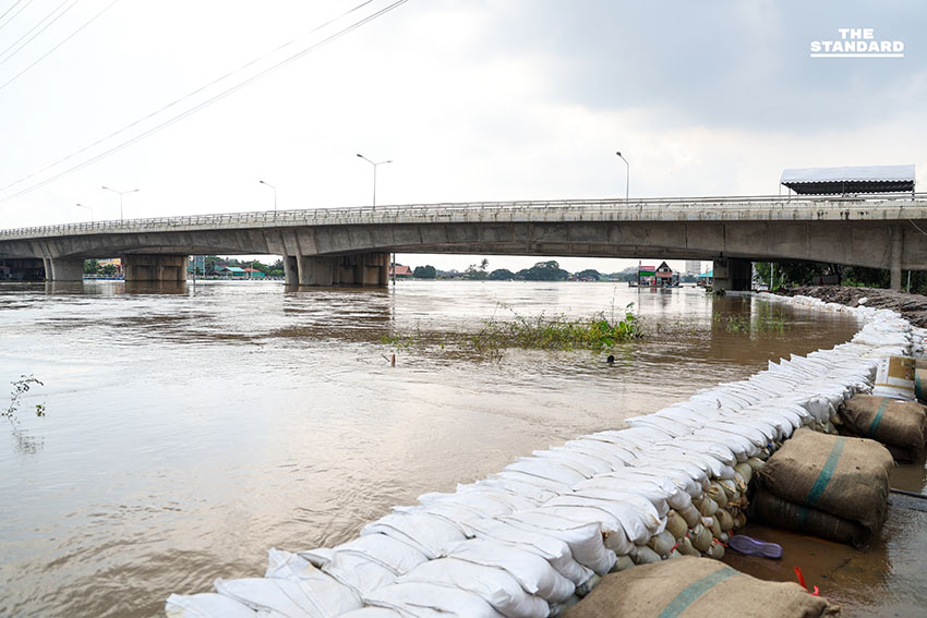 สำรวจสถานการณ์น้ำท่วม อ่างทอง ก่อนนายกฯ ลงพื้นที่เที่ยงวันนี้ 10