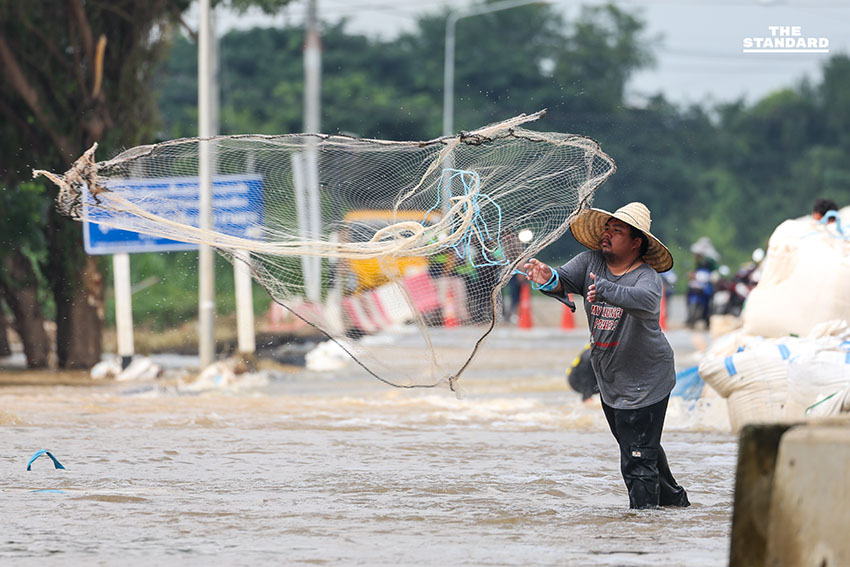 สำรวจสถานการณ์น้ำท่วม อ่างทอง ก่อนนายกฯ ลงพื้นที่เที่ยงวันนี้ 4