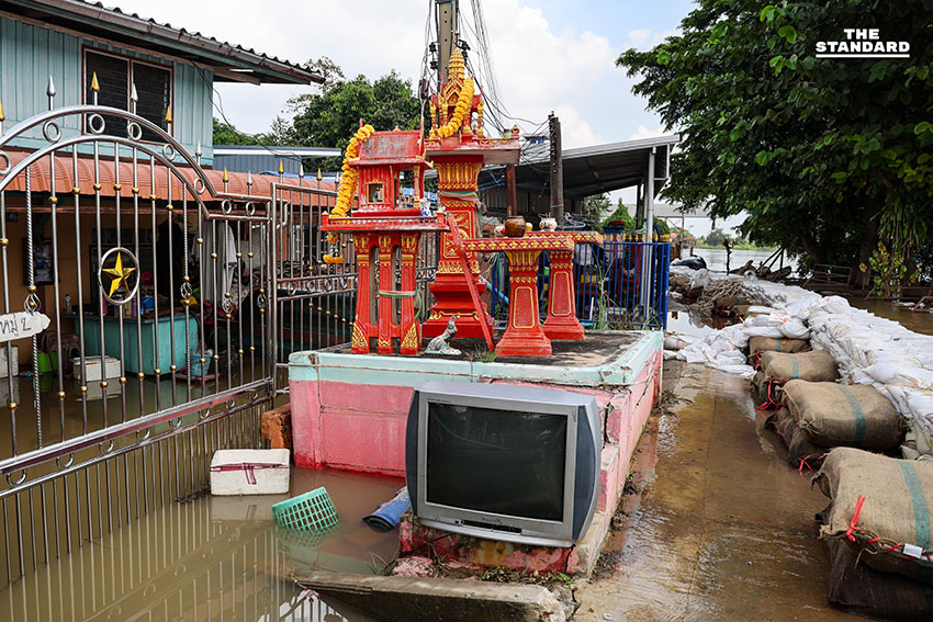 สำรวจสถานการณ์น้ำท่วม อ่างทอง ก่อนนายกฯ ลงพื้นที่เที่ยงวันนี้ 6