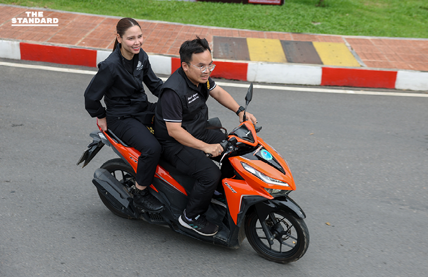 อนุทินลงพื้นที่ **หาดใหญ่** ย้ำเร่งคืนร่าง-เยียวยาผู้เสียชีวิต คุย-ปรับความเข้าใจ **นายกฯแป้น**แล้ว ยืนยันขอรับผิดชอบเหตุการณ์ทั้งหมดเอง 3