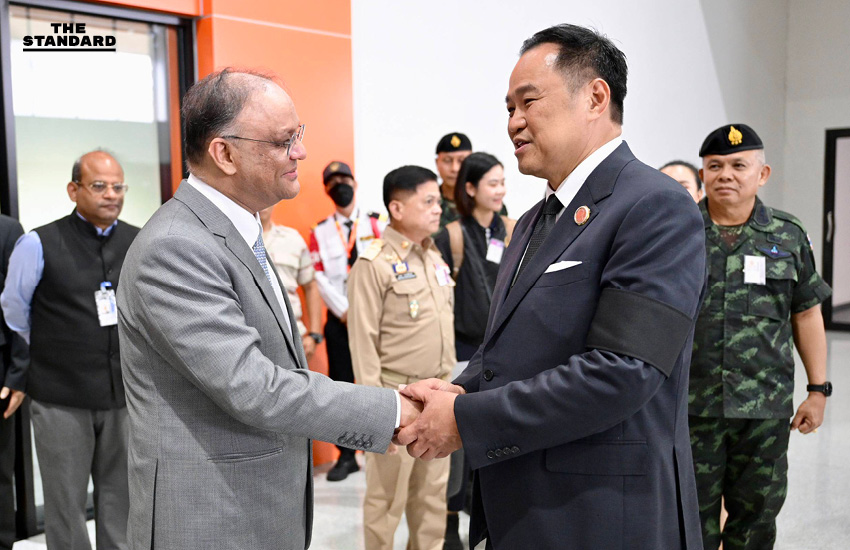 อนุทินลงพื้นที่ แม่สอด ส่ง ชาวอินเดียเหยื่อสแกมเมอร์กลับประเทศ 6