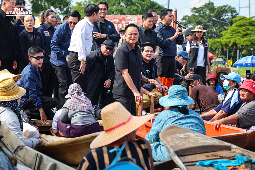 อนุทิน ลงพื้นที่น้ำท่วม อยุธยา ขอขมาประชาชนต้องประสบภัย บอก เจ็บปวดและอาย เป็นนายกฯ ไม่กลัวใครทั้งนั้น เร่งหางบเยียวยา ถ้าทำดี เลือกตั้งครั้งหน้า ขอโอกาสกลับมา ยกทีม 1