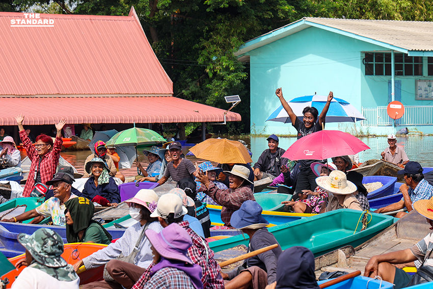 อนุทิน ลงพื้นที่น้ำท่วม อยุธยา ขอขมาประชาชนต้องประสบภัย บอก เจ็บปวดและอาย เป็นนายกฯ ไม่กลัวใครทั้งนั้น เร่งหางบเยียวยา ถ้าทำดี เลือกตั้งครั้งหน้า ขอโอกาสกลับมา ยกทีม 10