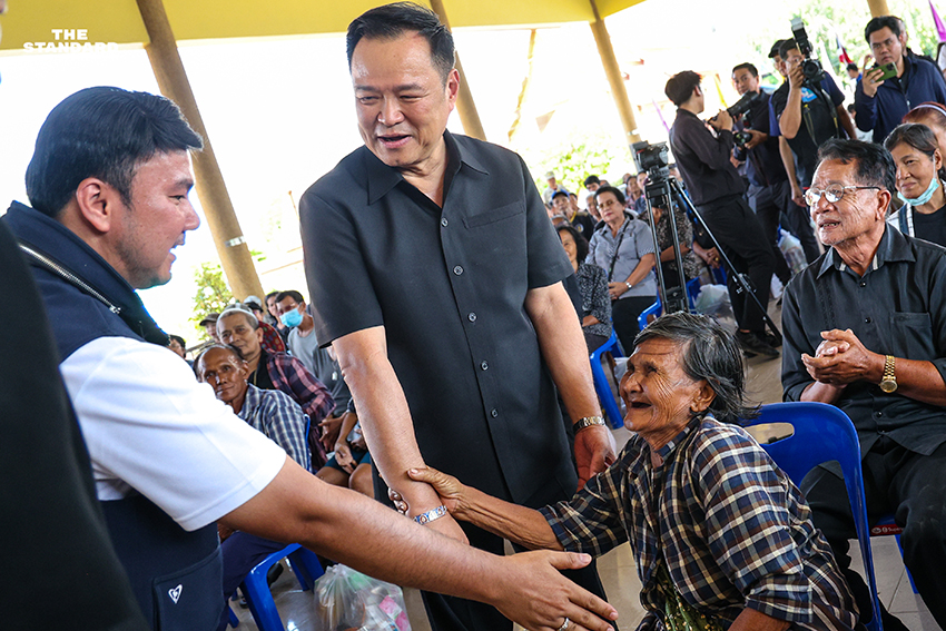 อนุทิน ลงพื้นที่น้ำท่วม อยุธยา ขอขมาประชาชนต้องประสบภัย บอก เจ็บปวดและอาย เป็นนายกฯ ไม่กลัวใครทั้งนั้น เร่งหางบเยียวยา ถ้าทำดี เลือกตั้งครั้งหน้า ขอโอกาสกลับมา ยกทีม 2