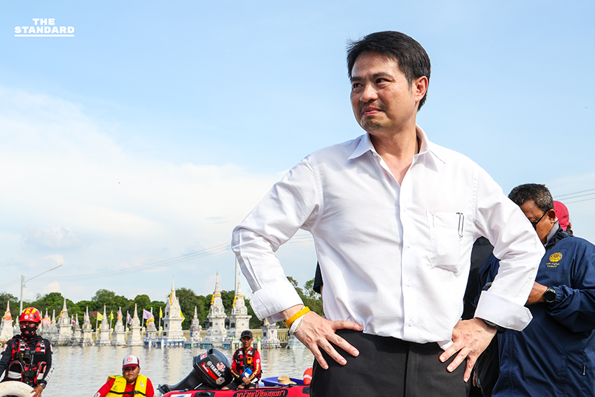 อนุทิน ลงพื้นที่น้ำท่วม อยุธยา ขอขมาประชาชนต้องประสบภัย บอก เจ็บปวดและอาย เป็นนายกฯ ไม่กลัวใครทั้งนั้น เร่งหางบเยียวยา ถ้าทำดี เลือกตั้งครั้งหน้า ขอโอกาสกลับมา ยกทีม 3