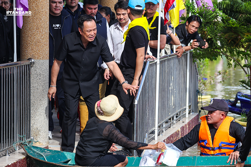 อนุทิน ลงพื้นที่น้ำท่วม อยุธยา ขอขมาประชาชนต้องประสบภัย บอก เจ็บปวดและอาย เป็นนายกฯ ไม่กลัวใครทั้งนั้น เร่งหางบเยียวยา ถ้าทำดี เลือกตั้งครั้งหน้า ขอโอกาสกลับมา ยกทีม 6