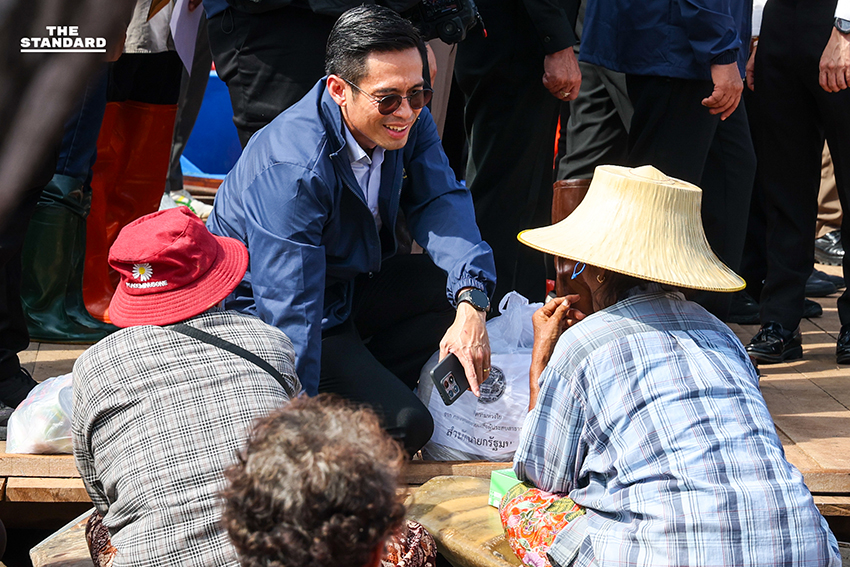 อนุทิน ลงพื้นที่น้ำท่วม อยุธยา ขอขมาประชาชนต้องประสบภัย บอก เจ็บปวดและอาย เป็นนายกฯ ไม่กลัวใครทั้งนั้น เร่งหางบเยียวยา ถ้าทำดี เลือกตั้งครั้งหน้า ขอโอกาสกลับมา ยกทีม 7