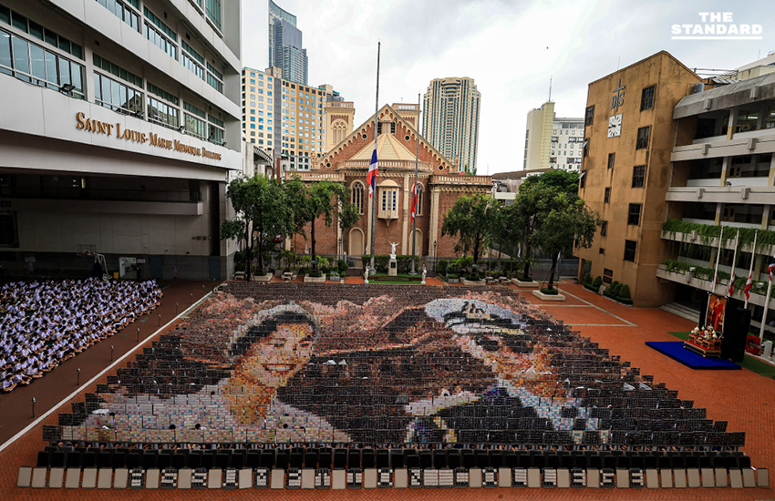 นักเรียนอัสสัมชัญ 1,250 คน ร่วมใจแปรอักษร พระสาทิสลักษณ์สมเด็จพระพันปีหลวง 3