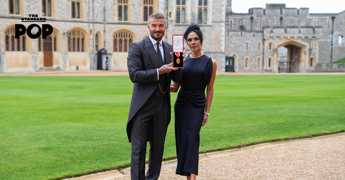 David Beckham สวมชุดสูทแบรนด์ Victoria Beckham เพื่อเข้ารับพระราชทานบรรดาศักดิ์อัศวิน