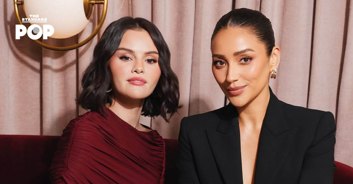 Selena Gomez แท็กทีม Shay Mitchell ร่วมมือสร้างคอลเลกชัน Béis x Rare Beauty