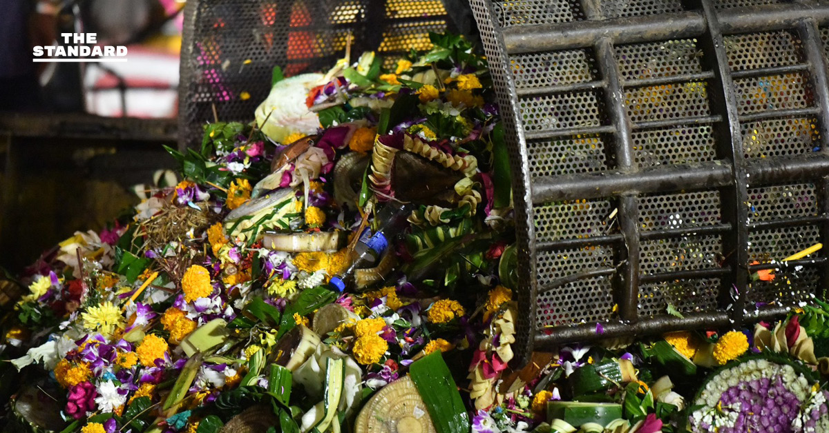 กทม.ลุยเก็บขยะ กระทง ข้ามคืน คาดยอดกระทงปี 68 ลดลง