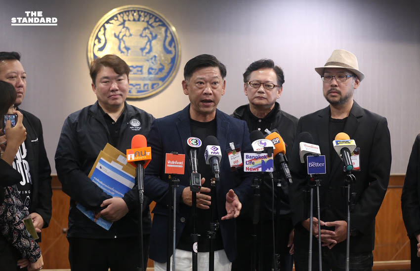 ผู้ประกอบการบุก ทำเนียบฯ ร้องทบทวน พ.ร.บ. ควบคุมเครื่องดื่มแอลกอฮอล์ ยกเลิกห้ามดื่มนอกเวลาขาย 2