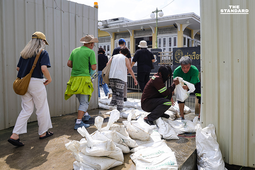 น้ำทะเลหนุนสูงซ้ำน้ำเหนือ น้ำเจ้าพระยาเอ่อท่วม ท่าเตียน กทม. สั่งทุกหน่วยเตรียมพร้อม 11 แผนรับมือฉุกเฉิน 12