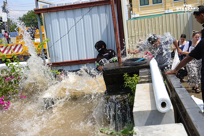 น้ำทะเลหนุนสูงซ้ำน้ำเหนือ น้ำเจ้าพระยาเอ่อท่วม ท่าเตียน กทม. สั่งทุกหน่วยเตรียมพร้อม 11 แผนรับมือฉุกเฉิน 3