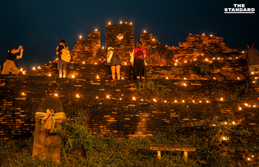 ‘ต๋ามผางปะตี้ด ส่องฟ้า ฮักษาเมือง’ จุดประทีปกว่าหมื่นดวงรอบคูเมืองเชียงใหม่ สืบสาน ประเพณียี่เป็งล้านนา 2